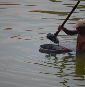 स्याह क्षिप्रा के स्याह कीच से अपने परिवार को जीवन देते – असीम मियां