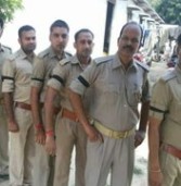 उप्र: विवेक तिवारी हत्याकांड,यूपी पुलिस के बाग़ी तेवर! आरोपी प्रशांत चौधरी की गिरफ्तारी के विरोध में पुलिसवालों ने बांधी काली पट्टी